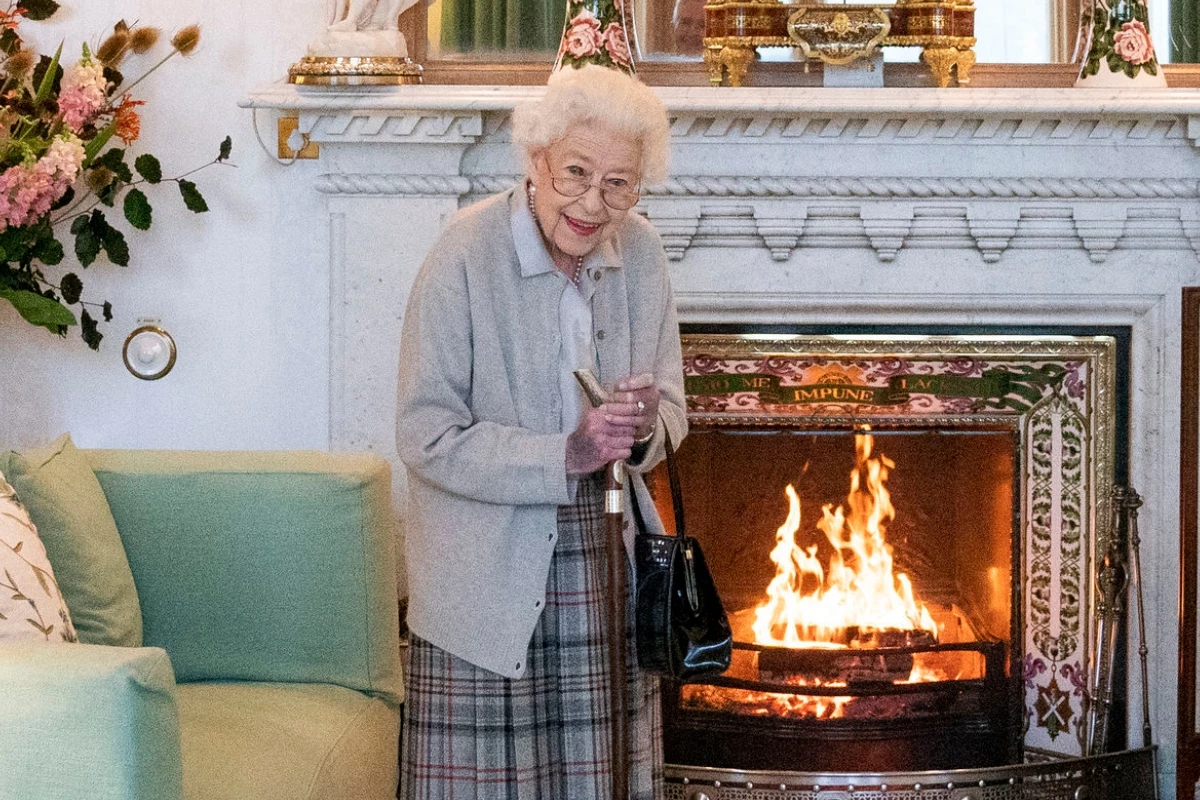 REINA ISABEL MANOS NEGRAS