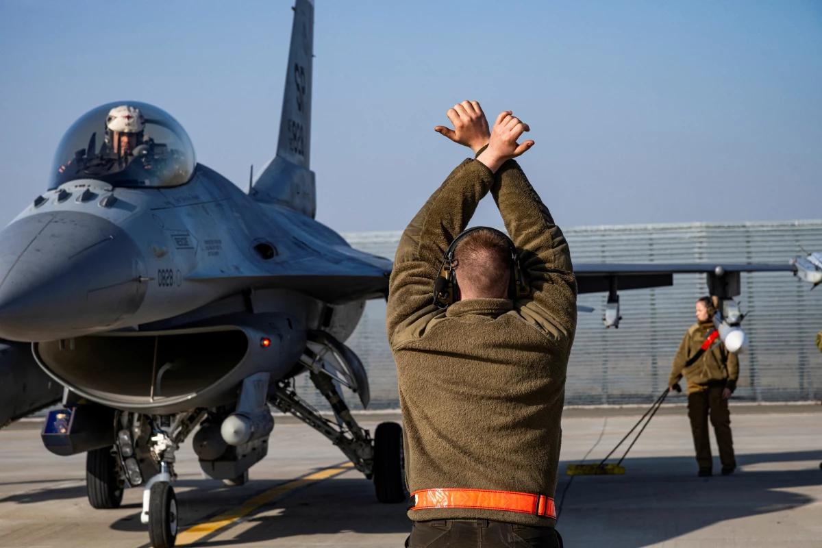 AVIONES F 16