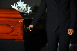FUNERAL FINGIDO
