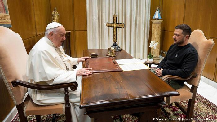 EL PAPA Y ZELENSKI