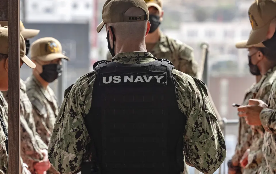DOS MARINES