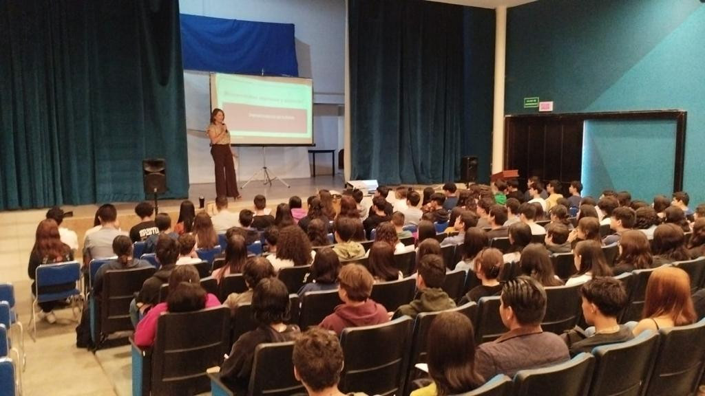 Curso de inducciu00f3n para ju00f3venes de nuevo ingreso en el CCH UJED