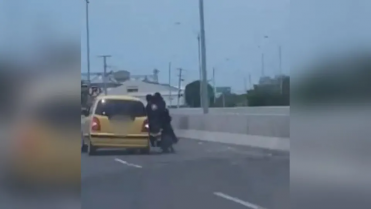 TAXISTA ARROLLA