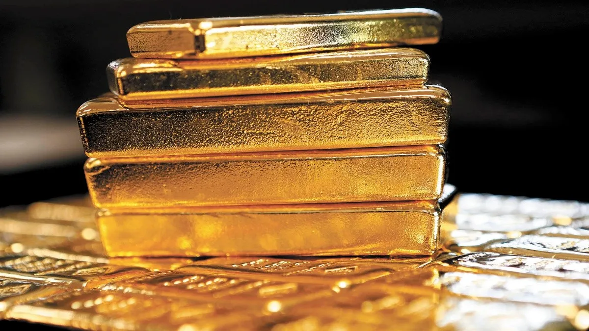 Cae precio del oro
