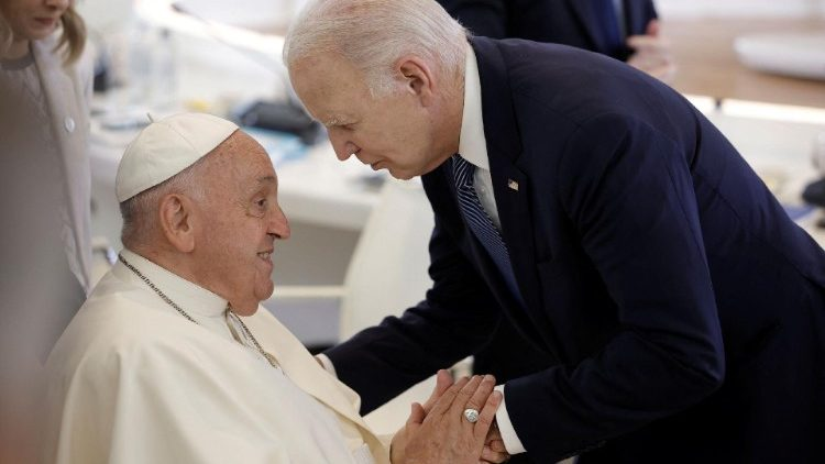 EL PAPA Y JOE BIDEN