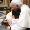 FRANCISCO ABRFAZA A UN NINO