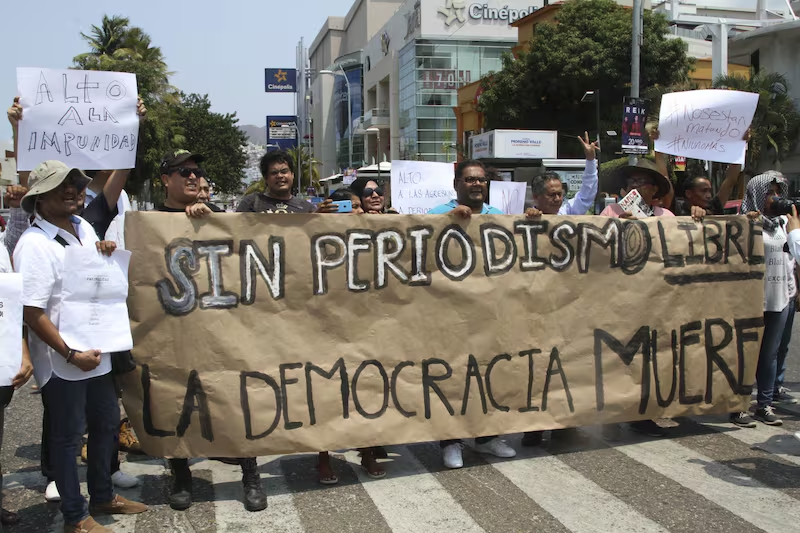 SIN PERIODISTAS