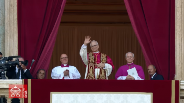 PRIMERA APARICION DEL PAPA LEON XIV