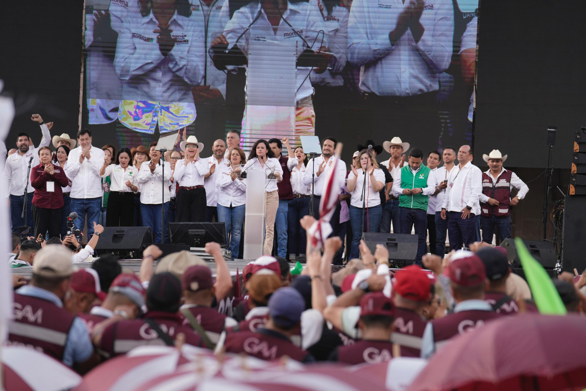 PLAZA LLENA. 7'