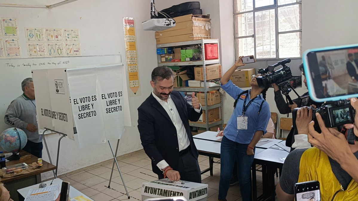 PANCHO DEPOSITA SU VOTO